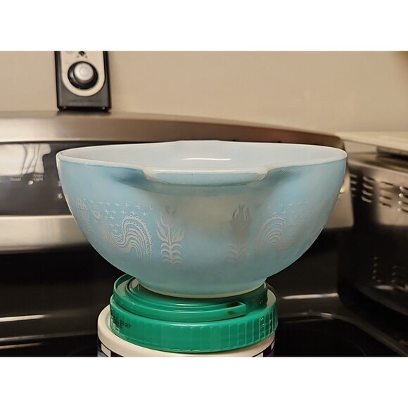 Pyrex Amish Butterprint White on Turquoise 1 1/2 qt Cinderella Mixing Bowl #442 - Picture 4 of 14